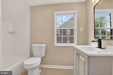 Entry Way - 315 E Cold Spring Ln, Baltimore, MD 21212 photo 4 of 5