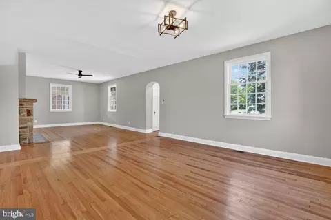 Living - 315 E Cold Spring Ln, Baltimore, MD 21212 photo 3 of 4