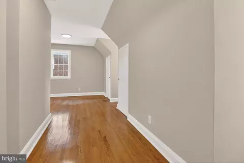 Entry Way - 315 E Cold Spring Ln, Baltimore, MD 21212 photo 2 of 5