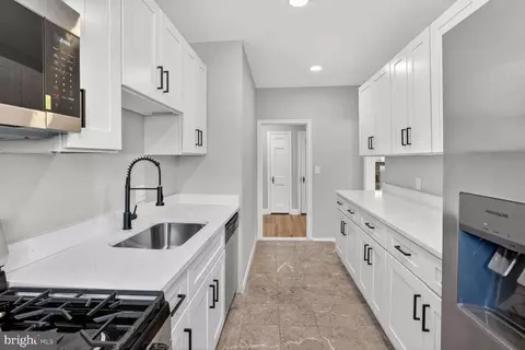 Entry Way - 315 E Cold Spring Ln, Baltimore, MD 21212 photo 1 of 5
