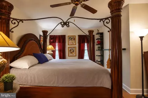 Bedroom - 3247 Shannon Dr, Baltimore, MD 21213 photo 2 of 6