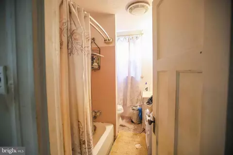 Entry Way - 3247 Shannon Dr, Baltimore, MD 21213 photo 2 of 2