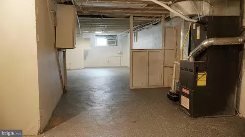 Entry Way - 2802 Jefferson St, Baltimore, MD 21205 photo 5 of 8