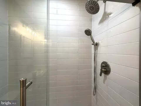 Bath - 417 Scott St, Baltimore, MD 21230 photo 2 of 5