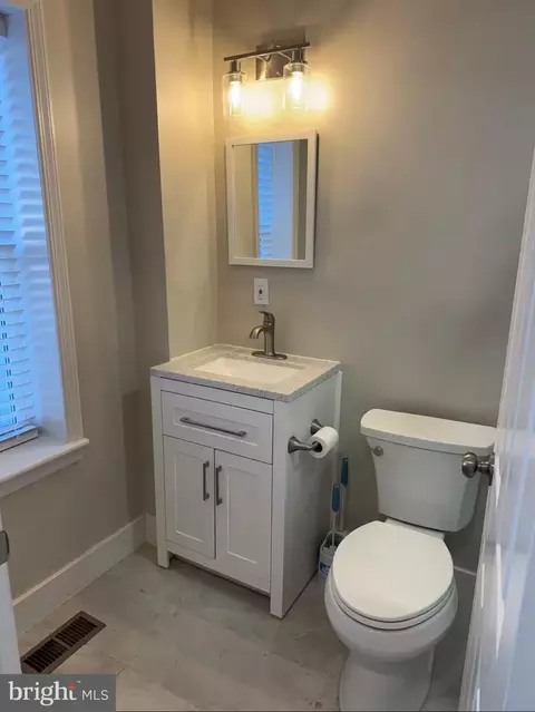 Bath - 417 Scott St, Baltimore, MD 21230 photo 4 of 5