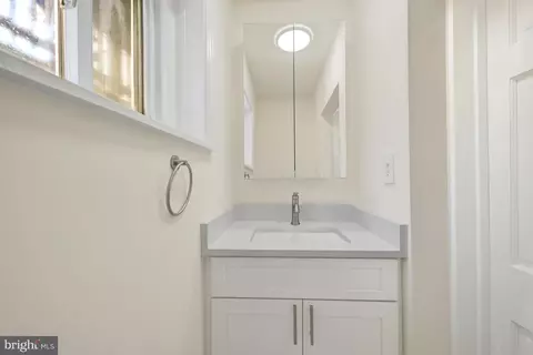 Bath - 1736 Westphal Pl, Baltimore, MD 21230 photo 1 of 2