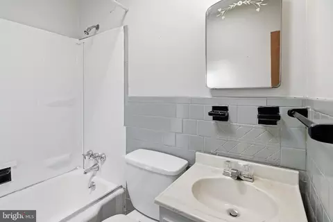 Bath - 709 Tolna St, Baltimore, MD 21224 photo 2 of 3