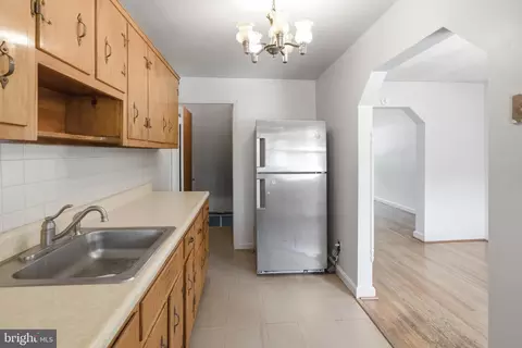 Entry Way - 709 Tolna St, Baltimore, MD 21224 photo 4 of 7