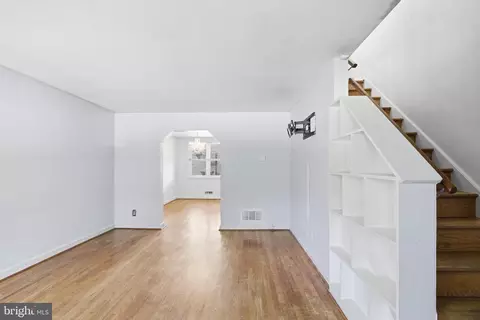 Living - 709 Tolna St, Baltimore, MD 21224 photo 1 of 4