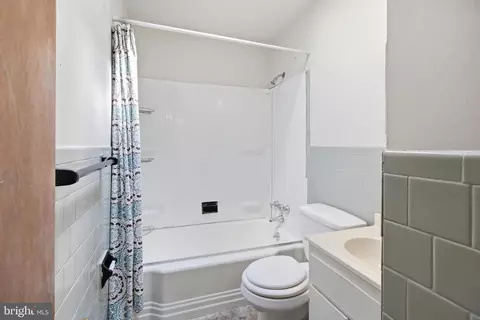 Bath - 709 Tolna St, Baltimore, MD 21224 photo 1 of 3