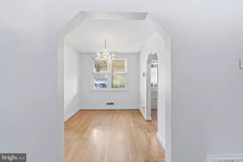 Entry Way - 709 Tolna St, Baltimore, MD 21224 photo 2 of 7