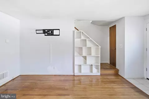 Living - 709 Tolna St, Baltimore, MD 21224 photo 3 of 4
