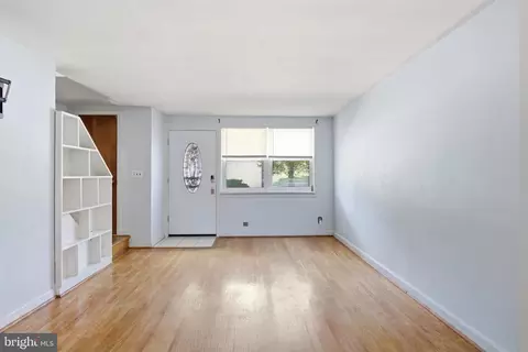 Living - 709 Tolna St, Baltimore, MD 21224 photo 2 of 4