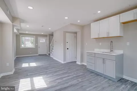 Entry Way - 4100 Colborne Rd, Baltimore, MD 21229 photo 2 of 3