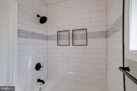 Bath - 4100 Colborne Rd, Baltimore, MD 21229 photo 3 of 5