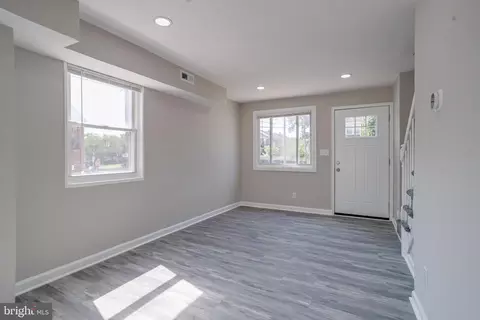 Living - 4100 Colborne Rd, Baltimore, MD 21229 photo 3 of 7