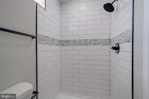 Bath - 4100 Colborne Rd, Baltimore, MD 21229 photo 5 of 5