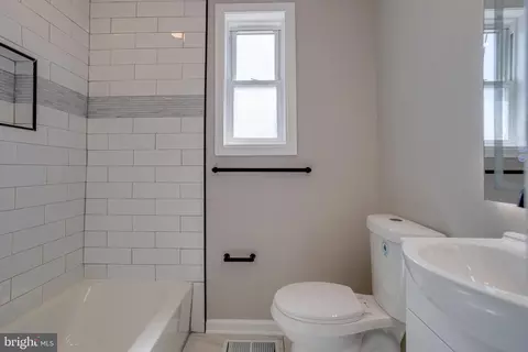 Bath - 4100 Colborne Rd, Baltimore, MD 21229 photo 1 of 5