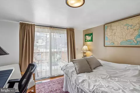 Bedroom - 136 E Fort Ave, Baltimore, MD 21230 photo 5 of 7