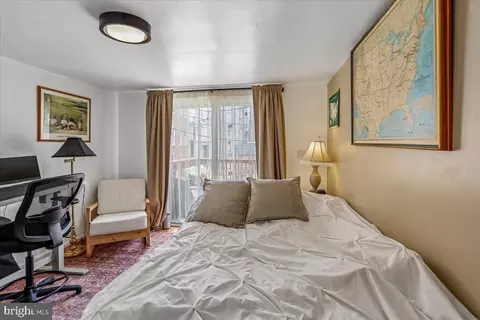 Bedroom - 136 E Fort Ave, Baltimore, MD 21230 photo 4 of 7