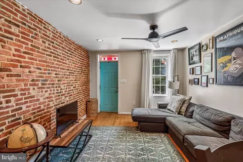 Entry Way - 136 E Fort Ave, Baltimore, MD 21230 photo 2 of 7