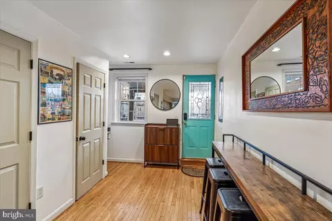 Entry Way - 136 E Fort Ave, Baltimore, MD 21230 photo 4 of 7