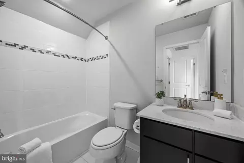 Entry Way - 102 Oldham St, Baltimore, MD 21224 photo 10 of 11