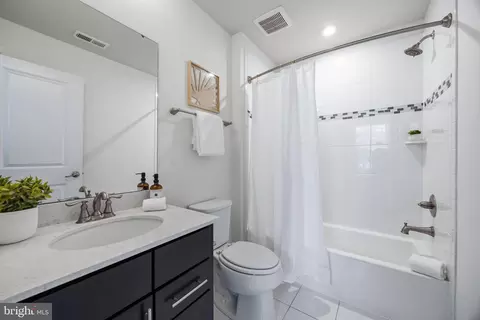 Bath - 102 Oldham St, Baltimore, MD 21224 photo 4 of 4