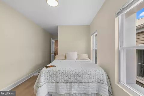 Bedroom - 1008 E Biddle St, Baltimore, MD 21202 photo 2 of 5