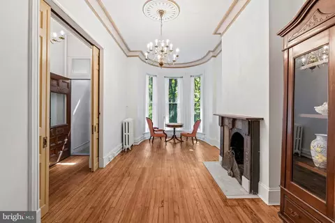 Entry Way - 2014 Mount Royal Ter, Baltimore, MD 21217 photo 4 of 9