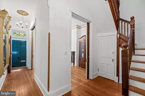 Entry Way - 2014 Mount Royal Ter, Baltimore, MD 21217 photo 3 of 9