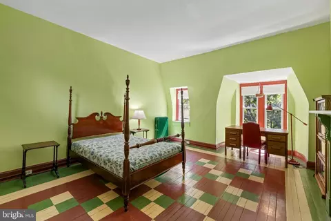 Bedroom - 2014 Mount Royal Ter, Baltimore, MD 21217 photo 2 of 6