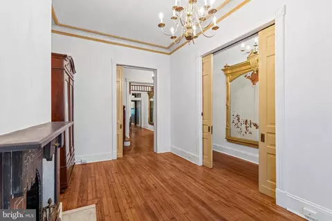 Entry Way - 2014 Mount Royal Ter, Baltimore, MD 21217 photo 5 of 9