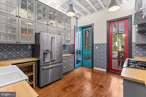 Kitchen - 2014 Mount Royal Ter, Baltimore, MD 21217 photo 3 of 5