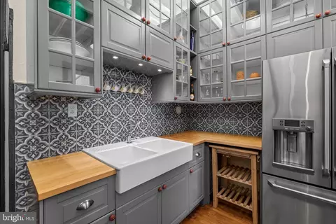 Kitchen - 2014 Mount Royal Ter, Baltimore, MD 21217 photo 4 of 5