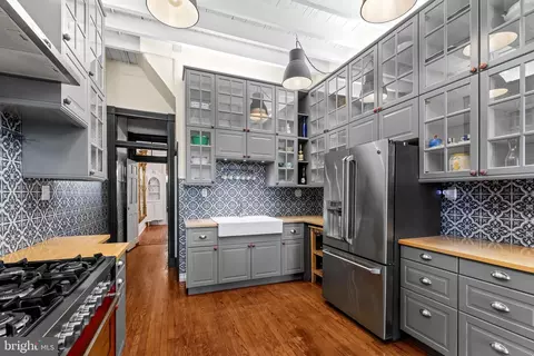 Kitchen - 2014 Mount Royal Ter, Baltimore, MD 21217 photo 1 of 5