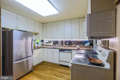 Kitchen - 6343 Red Cedar Pl, Baltimore, MD 21209 photo 3 of 4