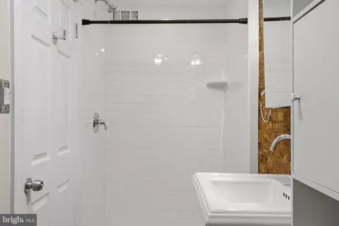 Bath - 420 S Regester, Baltimore, MD 21231 photo 2 of 4