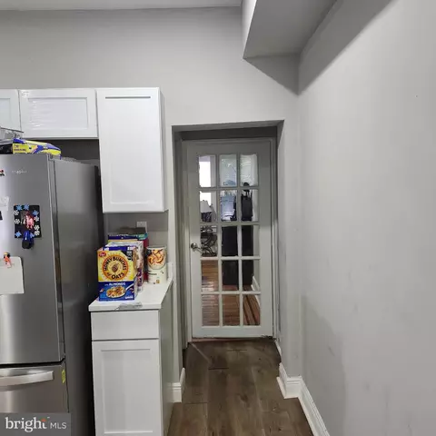 Entry Way - 3928 6th St, Baltimore, MD 21225 photo 4 of 14