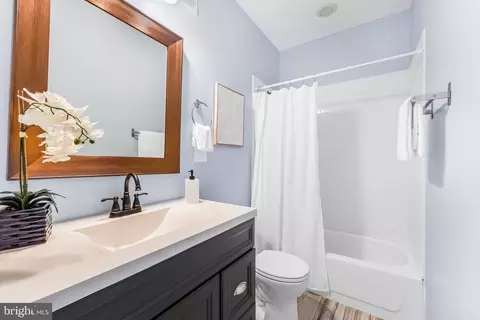Bath - 2806 E Fairmount Ave, Baltimore, MD 21224 photo 1 of 1