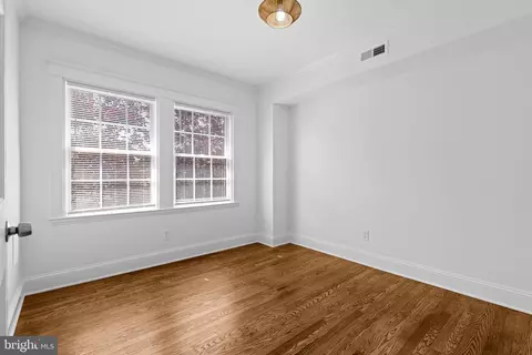 Bedroom - 516 E 39th St, Baltimore, MD 21218 photo 4 of 6