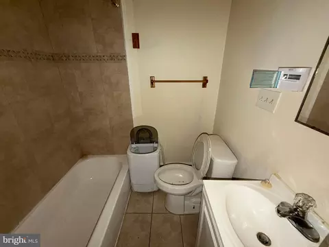 Bath - 826 Jack St, Baltimore, MD 21225 photo 1 of 1
