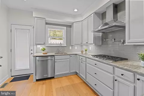 Kitchen - 1452 Boyle St, Baltimore, MD 21230 photo 2 of 5