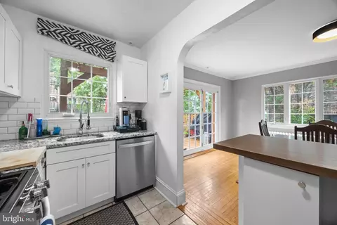 Entry Way - 3712 Rexmere Rd, Baltimore, MD 21218 photo 2 of 7