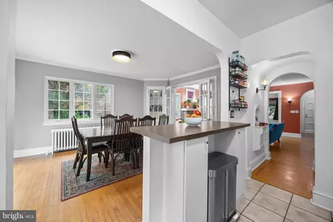 Entry Way - 3712 Rexmere Rd, Baltimore, MD 21218 photo 4 of 7
