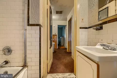 Entry Way - 5022 Ready Ave, Baltimore, MD 21212 photo 3 of 4
