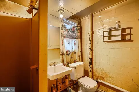 Bath - 5022 Ready Ave, Baltimore, MD 21212 photo 2 of 2