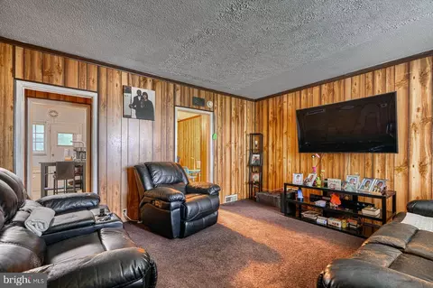 Living - 5022 Ready Ave, Baltimore, MD 21212 photo 1 of 1