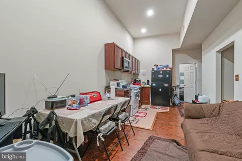 Entry Way - 1918 Mcculloh St, Baltimore, MD 21217 photo 2 of 2