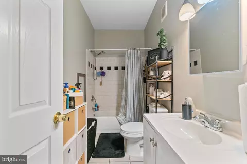 Bath - 1918 Mcculloh St, Baltimore, MD 21217 photo 1 of 2